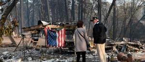 US-Präsident Donald Trump besucht Opfer der Waldbrände in Kalifornien. 