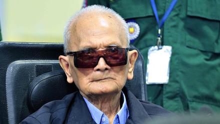 Der 92-jährige Nuon Chea am Freitag vor dem Sondertribunal in Phnom Penh.