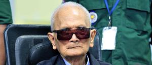 Der 92-jährige Nuon Chea am Freitag vor dem Sondertribunal in Phnom Penh.