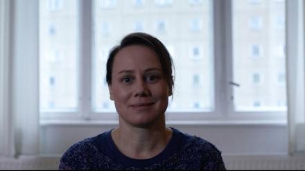 Lächeln fürs Bewerbungsfoto: Eva Löbau als Alice in "Reise nach Jerusalem".