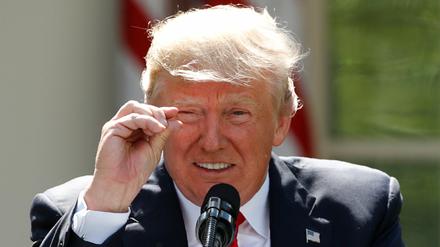 Er wirkt abgekämpft und an sich selbst zweifelnd, US-Präsident Donald Trump.