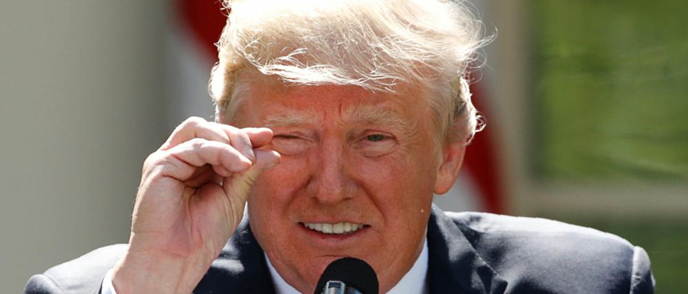 Er wirkt abgekämpft und an sich selbst zweifelnd, US-Präsident Donald Trump.