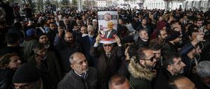 Mitglieder der arabisch-türkischen Medienvereinigung und Freunde nehmen am 16. November an Trauergebeten für den ermordeten Journalisten Jamal Khashoggi teil.