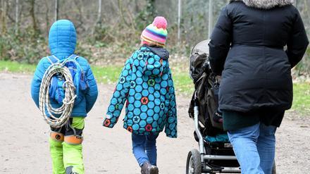 Das Zentrum für Europäische Wirtschaftsforschung hat untersucht, wofür Familien Kindergeld ausgeben.