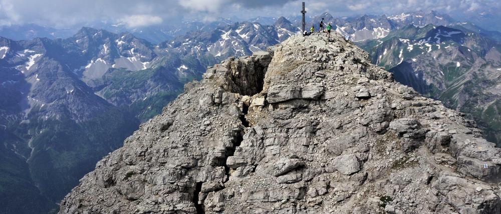 Fünf Meter ist der Spalt am Hochvogel inzwischen breit.
