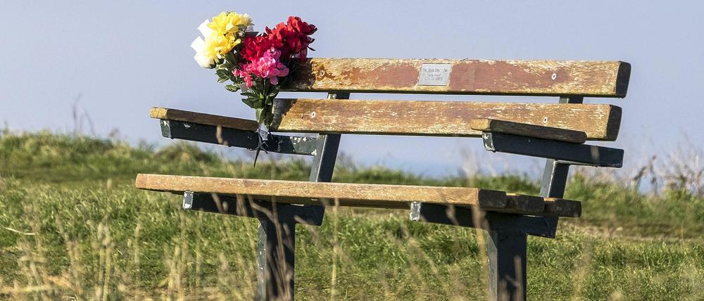 Die Ruhe und den Blick genießen. Mit einer „memorial bench“ macht man posthum Menschen glücklich.