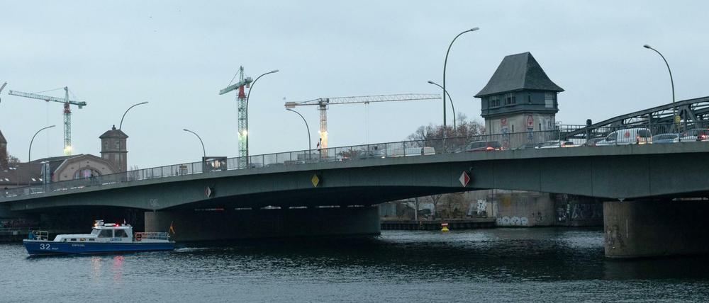 Problemfall im Osten. Von der Elsenbrücke ist nur noch eine Hälfte befahrbar. 