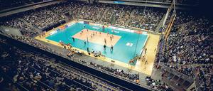 Klatschpappenalarm. Die BR Volleys spielen im Schnitt vor knapp 5000 Zuschauern. Das ist im nationalen mit großem Abstand spitze. Das erste Spiel in der Max-Schmeling-Halle bestritten die Berliner am 18. November 2008 gegen Düren.