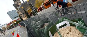 Neue Barrieren. Der Senat testet am Weihnachtsmarkt vor der Gedächtniskirche ein verbessertes Sicherheitskonzept.