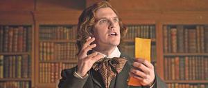 Ein Geistesblitz. Dan Stevens spielt Charles Dickens.