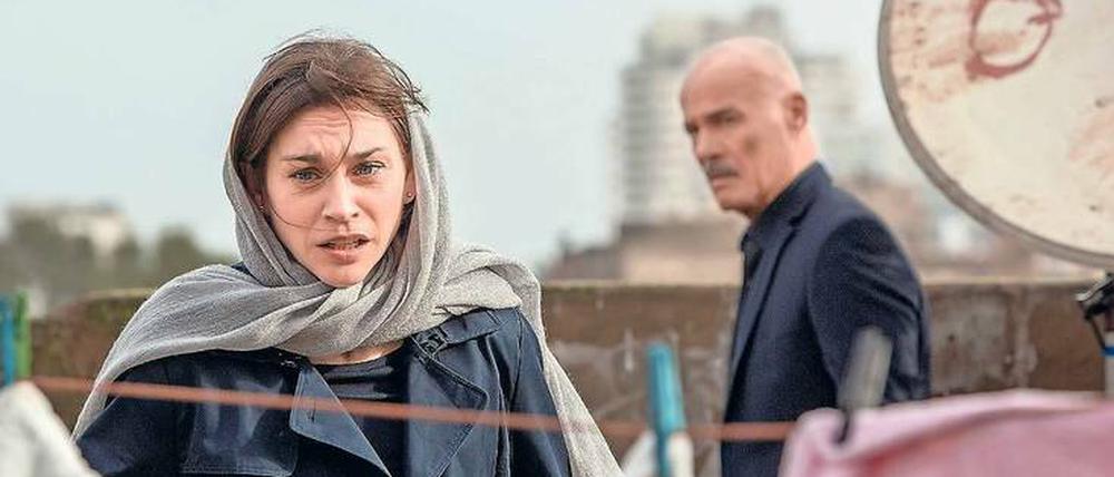 Keine bipolare Störung, kein verheimlichtes Liebesverhältnis. Jana Wagner (Christiane Paul) und Nicholas Krüger (Heiner Lauterbach) können nicht eingreifen, als ein Einsatz in Pakistan völlig anders abläuft als geplant.