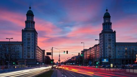 An der Karl-Marx-Allee hat die umstrittene Deutsche Wohnen 700 Mitwohnungen gekauft.