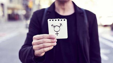 Für intergeschlechtliche Menschen wird bald eine dritte Geschlechtsoption eingeführt.