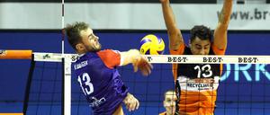 Benjamin Patch (r.) und die BR Volleys waren chancenlos gegen die United Volleys (hier Moritz Karlitzek). 