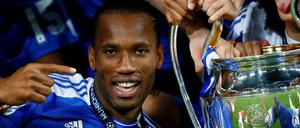 Sein größter Moment Didier Drogba mit dem Champions-League-Pokal, den er 2012 mit Chelsea gewann.