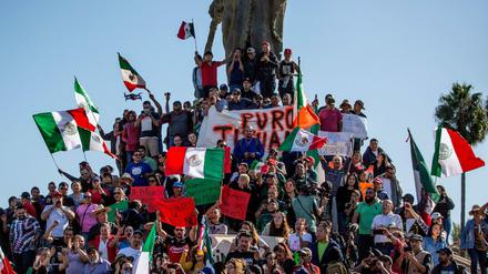 Anwohner der mexikanischen Stadt Tijuana protestieren gegen die Ankunft von Migranten aus Mittelamerika.
