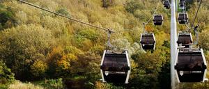 Gondeln der der Seilbahn am Kienberg im Berliner Bezirk Marzahn-Hellersdorf.