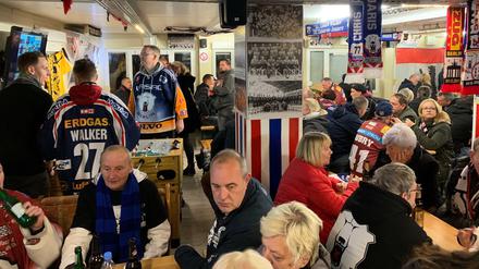 Das Wohnzimmer der Eisbären-Fans: In den Kneipen im Fanbogen ist an Spieltagen viel los.