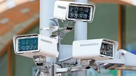 Alle im Blick. Kameras sollen zunächst alle Autofahrer erfassen, ein Datenabgleich filtert dann Verkehrssünder heraus. 