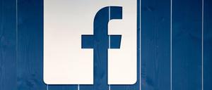 Das Logo von Facebook, aufgenommen in der Facebook-Zentrale in Hamburg.