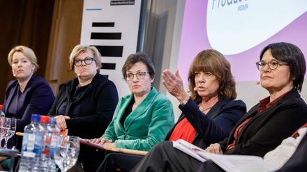 Diskussion zu Pro Quote mit Bundesfrauenministerin Franziska Giffey (SPD), Annette Kümmel, Vice-Präsident ProSieben Sat1, Birgit Wentzien, Chefredakteurin des Deutschlandfunks, Sabine Stamer, Vorstand von Pro Quote, Sylvie Deleglise, Personalchefin des RBB.