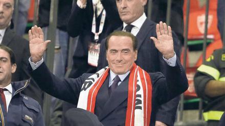 Du hast die Haare schön. Italiens ehemaliger Staatschef Silvio Berlusconi achtet bei seinen Spielern in Monza auch auf Äußerlichkeiten.