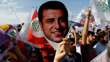 Gerade in den Kurdengebieten und den Großstädten ist Selahattin Demirtas sehr beliebt.