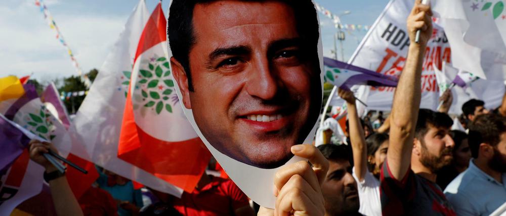 Gerade in den Kurdengebieten und den Großstädten ist Selahattin Demirtas sehr beliebt.