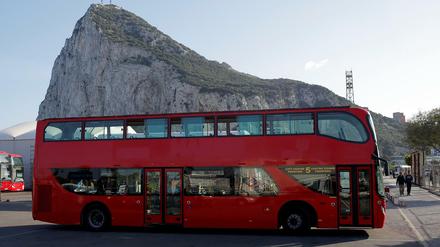 Ein Felsen überragt die Halbinsel Gibraltar, die historisch auch von Spanien reklamiert wird. 