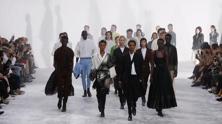 Schattenspiel. Das Schauenfinale von Haider Ackermann in Paris im Oktober 2018.