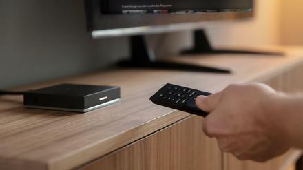 Die GigaTV Net Box verbindet lineares Fernsehen mit Video-on-Demand-Inhalten aus Mediatheken und Streaming-Diensten.