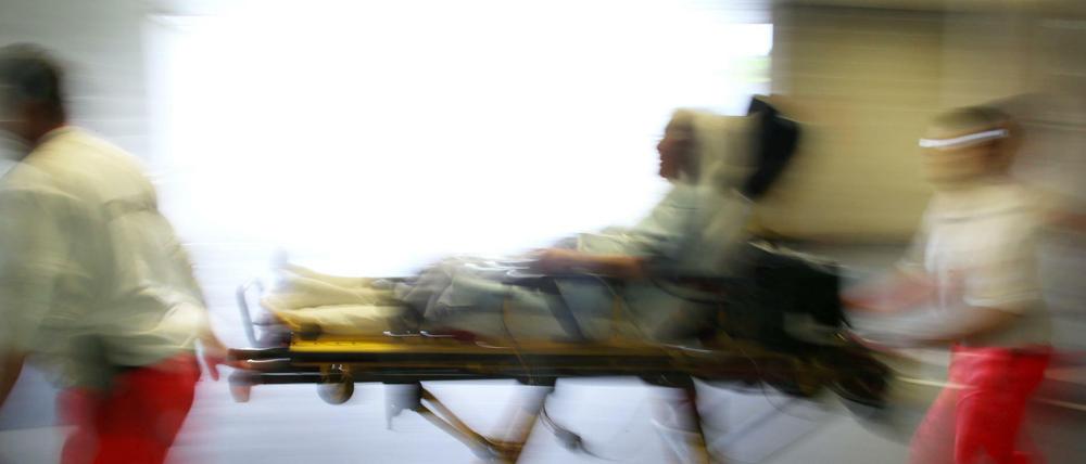 In aller Eile. Wegen einer Gesetzesänderung überziehen die Krankenkassen die Kliniken mit einer beispiellosen Klagewelle.