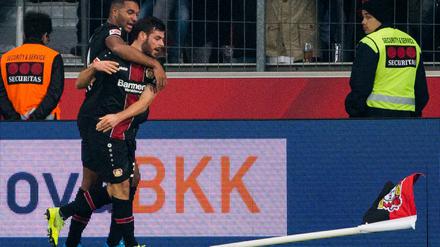 Der Mann des Abends. Kevin Volland (vorne) erzielte beide Tore für die Leverkusener.