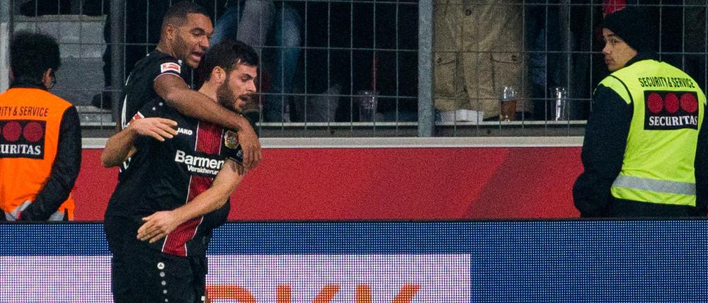 Der Mann des Abends. Kevin Volland (vorne) erzielte beide Tore für die Leverkusener.