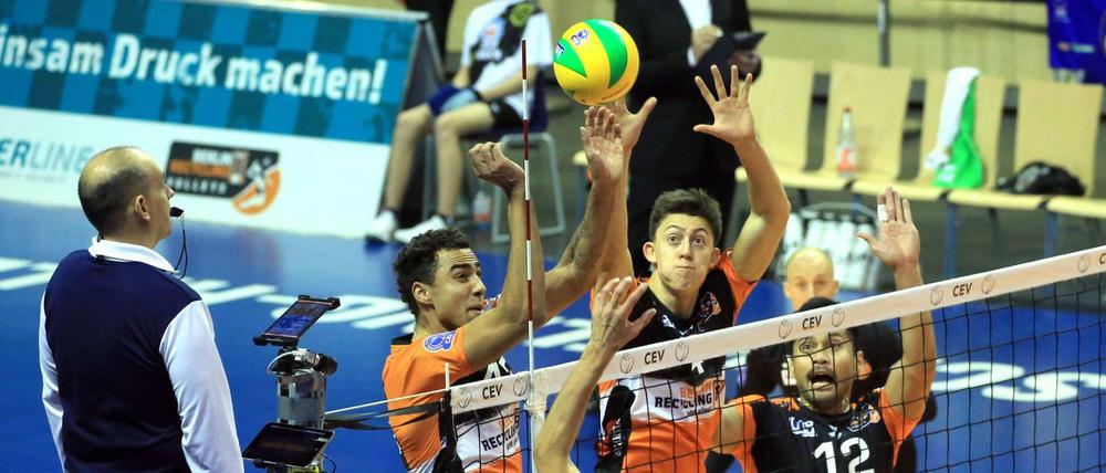 Die Volleys setzten sich in eigener Halle gegen die Gäste aus dem belgischen Maaseik durch.