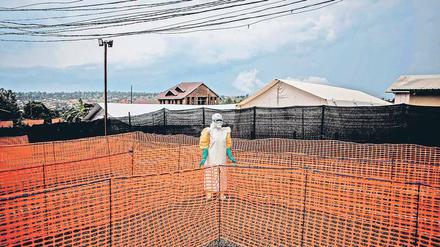 Höchster Schutz. Absperrungen sichern ein Ebola-Zentrum im Kongo.