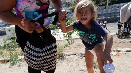 Angst und Schrecken: Das Tränengas wurde auch gegen Frauen und Kinder eingesetzt. 