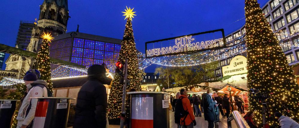 Der Weihnachtsmarkt wird dieses Jahr mit Pollern und Stahlgittern geschützt.