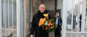 Hubertus Knabe, Vorstand und Direktor der Gedenkstätte Hohenschönhausen, kehrte am Montag an seinen alten Arbeitsplatz zurück.