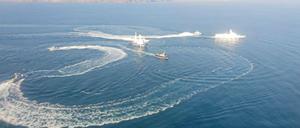 Dieses von russischen Sicherheitskräften verbreitete Bild soll zeigen, dass die ukrainische Marine mit drei Schiffen in russisches Hoheitsgebiet eingefahren ist.