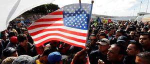 Demonstranten in der Nähe des Grenzübergang El Chaparral.