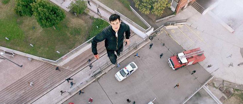 Teenager Aryan (Zsombor Jéger) kann plötzlich fliegen.
