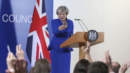 Überzeugungsarbeit in Brüssel: Die britische Regierungschefin Theresa May am Sonntag.