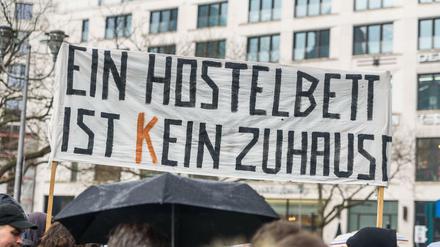 Kein Zimmer frei. Wegen der steigende Zahl von Hostels in Berlin gibt es immer wieder Proteste.