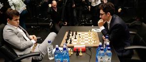 Immer wieder Remis. Die Großmeister folgten der gleichen Variante aus Partie acht und zehn.