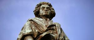Die Beethoven-Statue auf dem Münsterplatz in Bonn. 