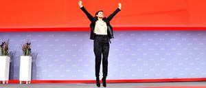 Die designierte SPÖ-Vorsitzende Pamela Rendi-Wagner reckt auf dem 44. Bundesparteitag der SPÖ ihre Arme in die Höhe.