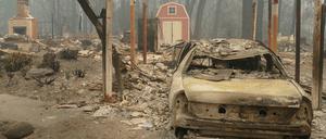 Allein das „Camp“-Feuer in Nordkalifornien zerstörte mehr als 13.000 Häuser, mindestens 87 Menschen starben.