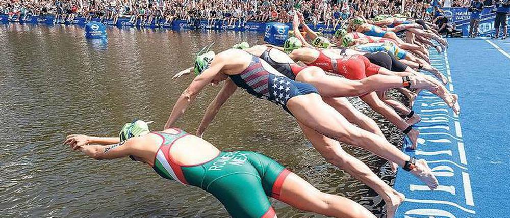 Große Sprünge voran. In Hamburg starten jedes Jahr über 10 000 Triathleten – davon kann Berlin nur träumen. 