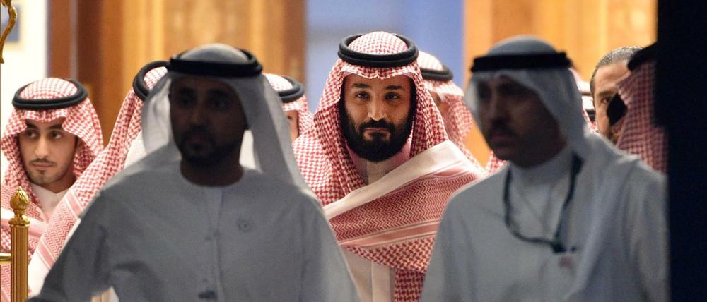 Unter Verdacht. Hat Mohammed bin Salman (M.) den Mord an Jamal Khashoggi befohlen? Lässt er in saudischen Gefägnissen foltern?